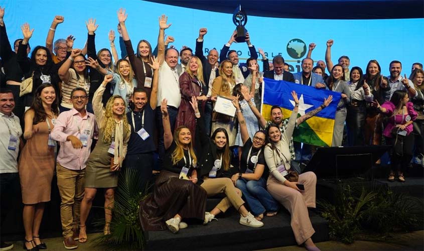 Assembleia recebe prêmio Unale com CCJ Cidadã