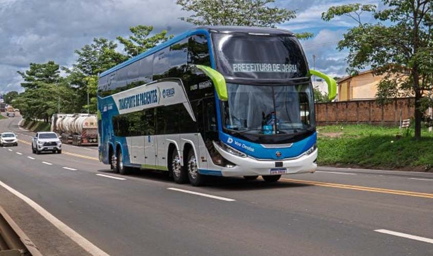 Prefeitura recebe novo ônibus para pacientes em PVH