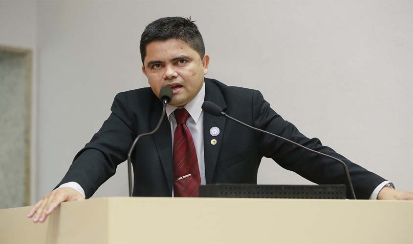 Deputado Jesuíno oficializa comando da PM e Sejus por péssimas condições de alojamento de PMs