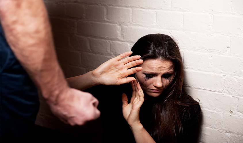 Aprovada lei que obriga agressores de mulheres a fazerem reabilitação