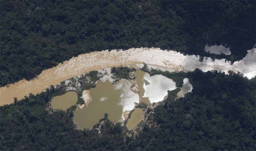 PF investiga morte de três yanomami por garimpeiros em Roraima