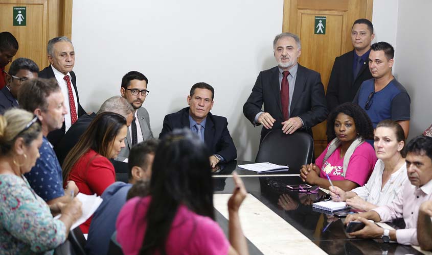 Deputados manifestam apoio a grevistas e comissão vai convocar Governo para buscar acordo com a educação