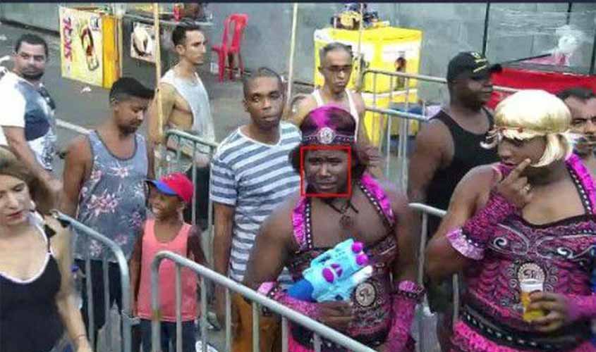Flagrado por câmera, fugitivo é preso vestido de mulher no carnaval