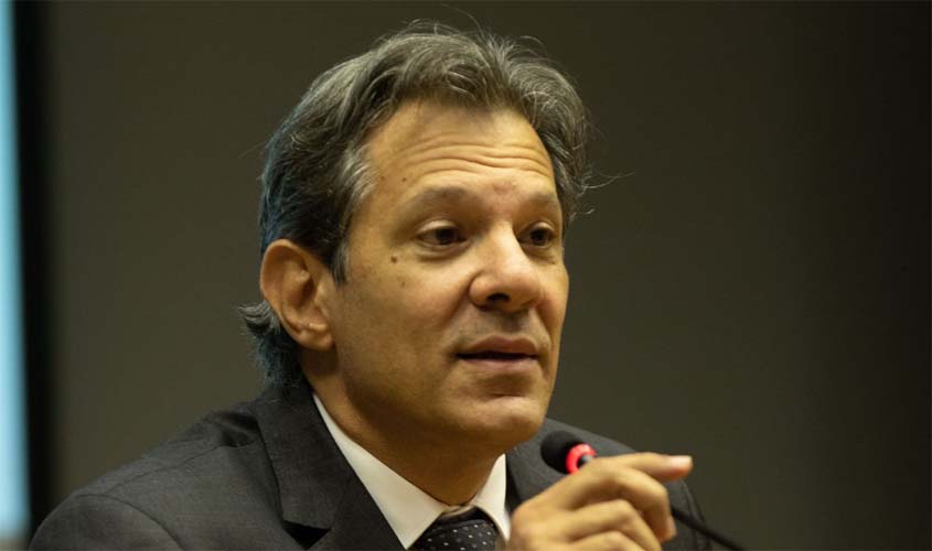 'Ninguém ganha presente de R$ 16 milhões', diz Haddad sobre joias