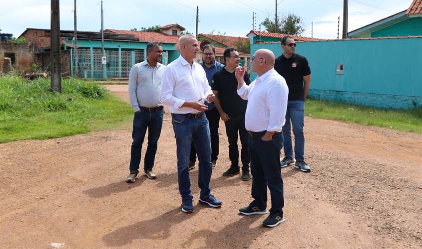 PGJ visita terreno onde será construída a Promotoria de Justiça de Nova Mamoré
