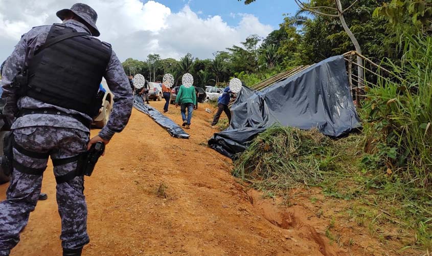 PM retira mais de 30 invasores de propriedade rural