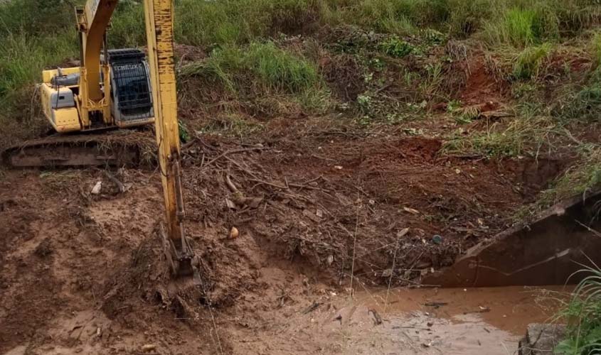 Prefeitura faz alerta sobre acúmulo de lixo em bueiros e canais