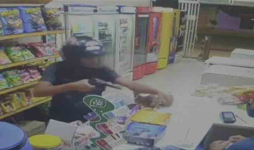 ASSISTA VÍDEO: ladrão armado assalta distribuidora de bebidas e foge levando dinheiro e celular de comerciante