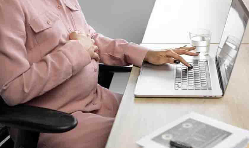 CUT questiona lei que permite retorno de grávidas ao trabalho presencial