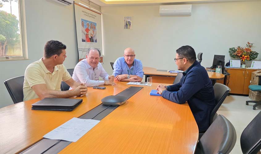 Pedro Fernandes debate regularização fundiária com Incra em RO