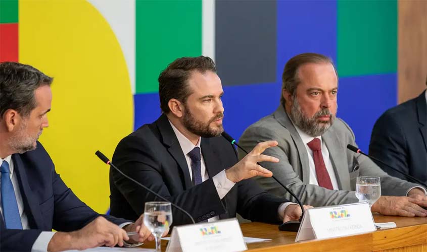 Governo eleva imposto do cigarro para custear querosene e biodiesel