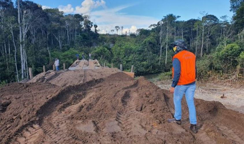 DER realiza manutenção das estradas melhorando acesso ao escoamento da produção na região