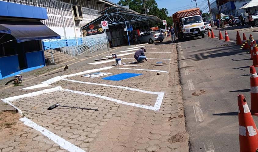 AMT sinalização estacionamento do Feirão do Produtor Rural