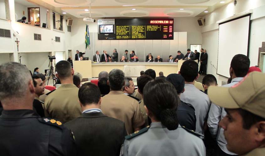 Policiais e bombeiros militares de Rondônia comemoram aprovação de projetos do governo que garantem progressão funcional