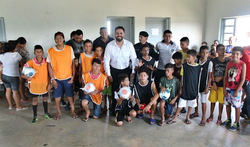 Léo Moraes participa do lançamento do Projeto Esportivo de Futebol do Conjunto Cristal da Calama