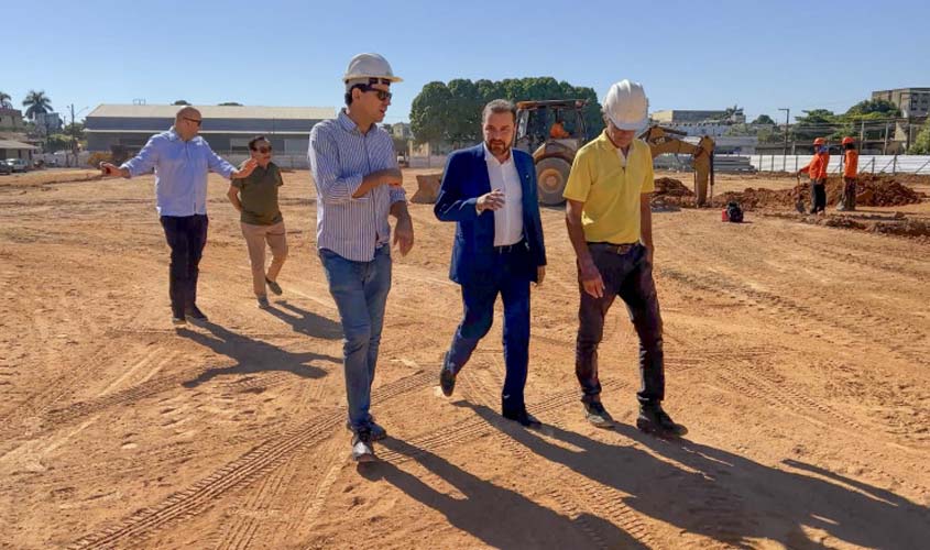 Prefeito Hildon Chaves visita construção da nova rodoviária após início das obras