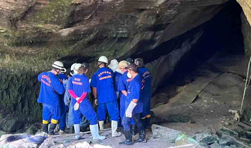 Treinamento de controle de morcego transmissor da raiva é realizado