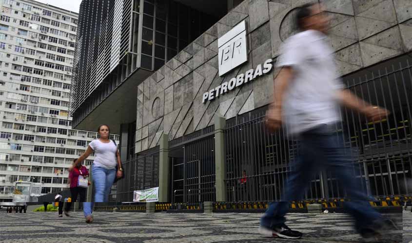 Petrobras aprova revisão da política de preços do gás de cozinha