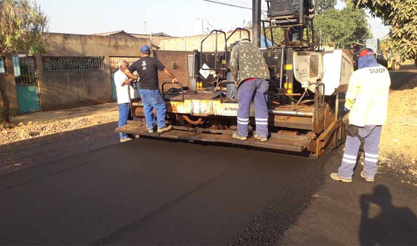 Prefeitura segue programa de asfaltamento em váias ruas