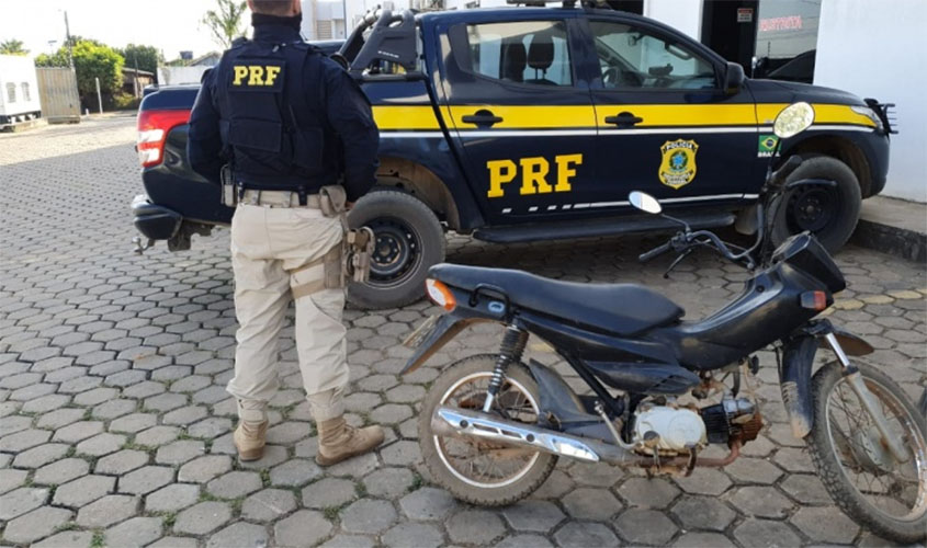 PRF recupera motocicleta furtada e detém condutor embriagado em Presidente Médici/RO