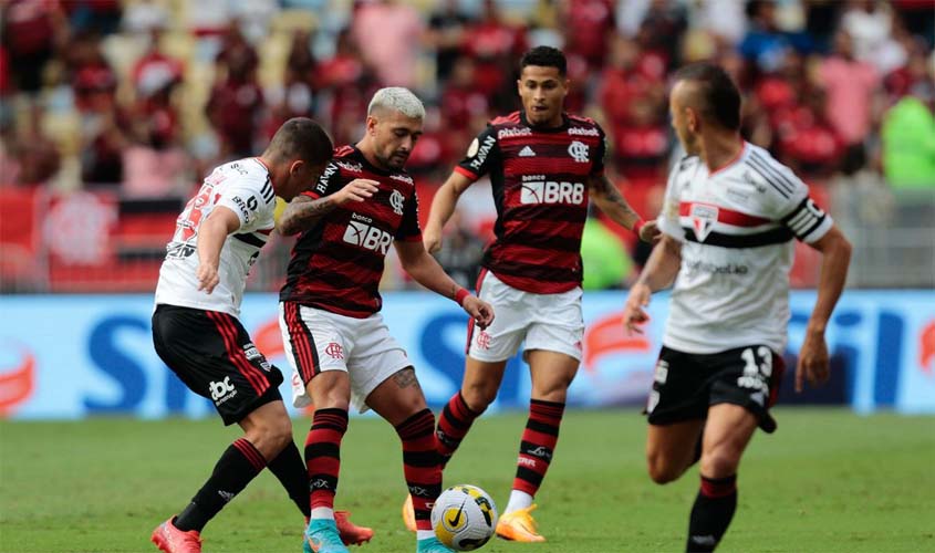 Sob jejum de vitórias no Brasileiro, São Paulo encara Flamengo em casa