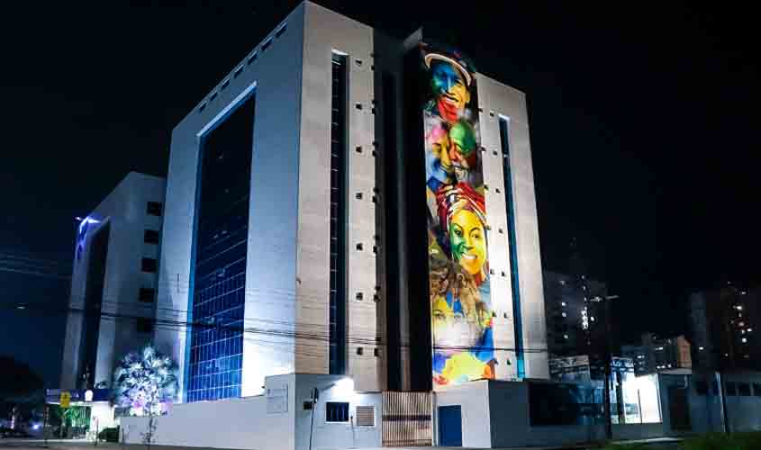 Com iluminação especial, mural de Eduardo Kobra no prédio do MPRO poderá ser apreciado também durante a noite