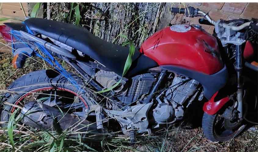 Polícia Militar recupera motocicleta furtada escondida em vegetação no setor 2