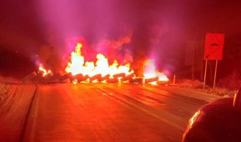 Guarnição do Canil da PM e PRF Contêm Tentativa de Interdição da BR-364 