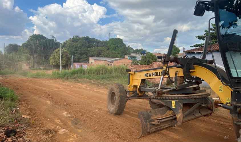 Prefeitura realiza limpeza, patrolamento e encascalhamento de vias no bairro Conceição