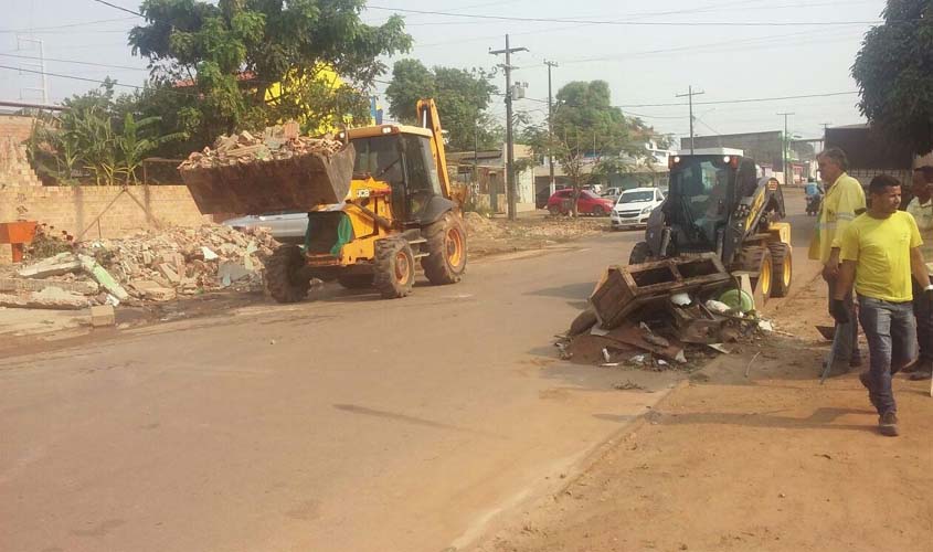 ​​​​​​​Moradores atendem Semusb e  recolhem entulhos dos quintais