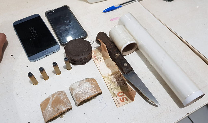 Polícia prende dupla com droga e munições de revólver