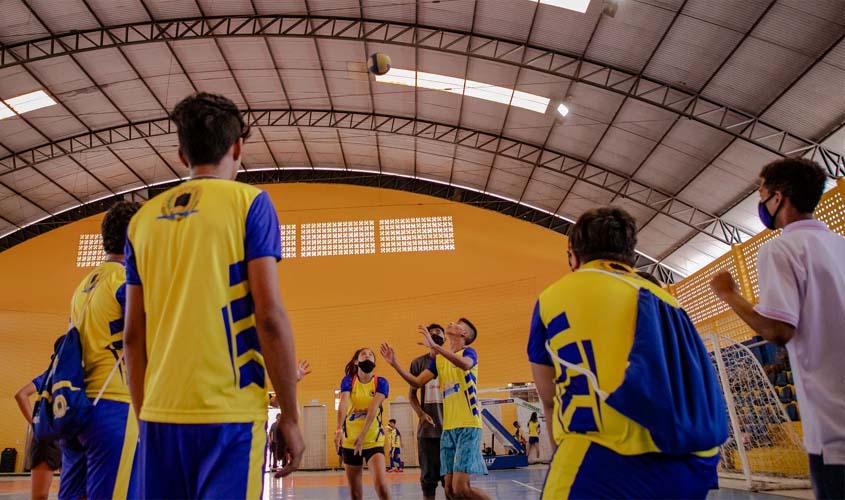 Programa Talentos do Futuro amplia vagas gratuitas de voleibol