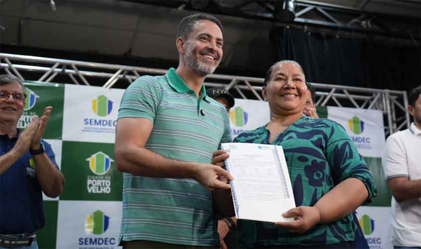 Prefeitura entrega escrituras públicas a mais de 400 famílias em Porto Velho