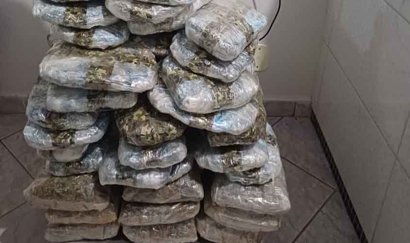 PRF em Rondônia apreende quase 40 kg de entorpecentes e arma de fogo após acompanhamento tático