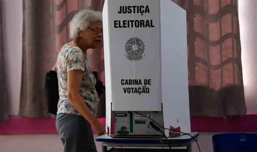 Eleições são encerradas em todo o país; começa apuração dos votos