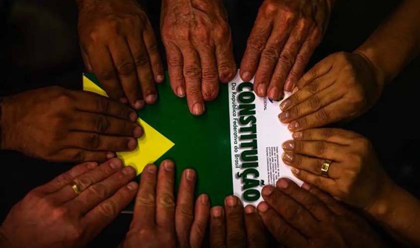 37 anos da Constituição do Brasil: desafios e avanços