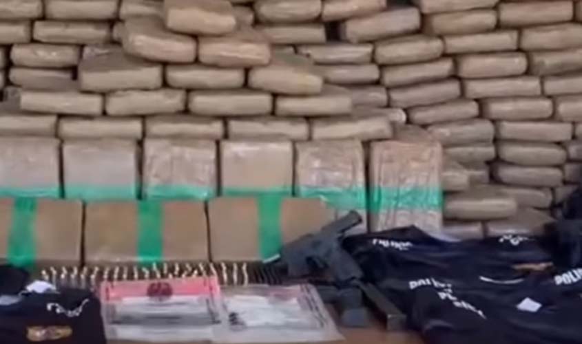 Polícia Civil apreende 300 kg de drogas e arma 
