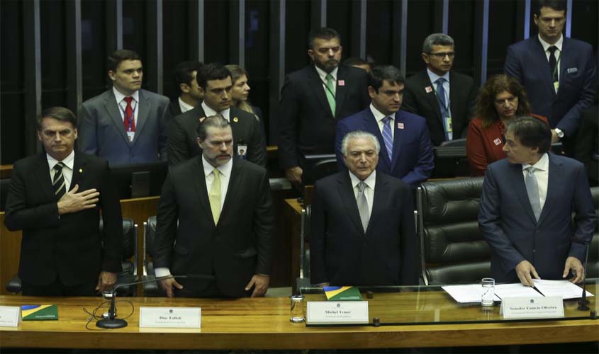 Presidente do Congresso diz que Bolsonaro vai honrar a Constituição