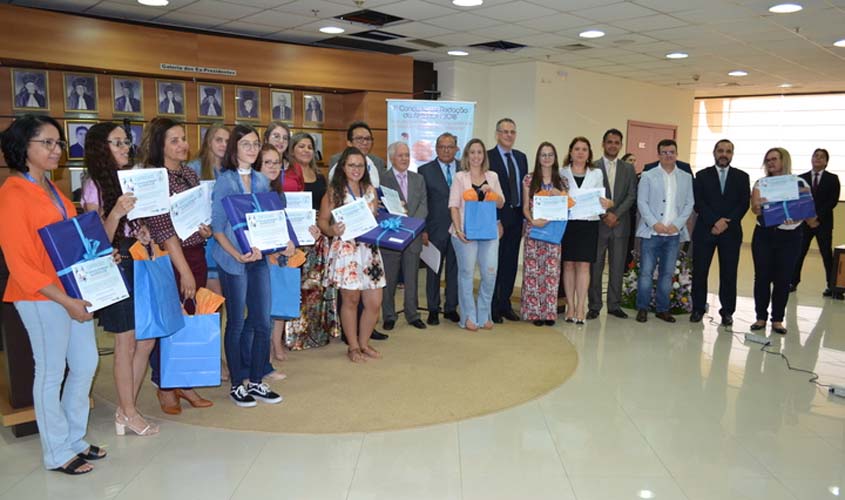 Ameron entrega os prêmios aos vencedores do I Concurso de Redação 2018