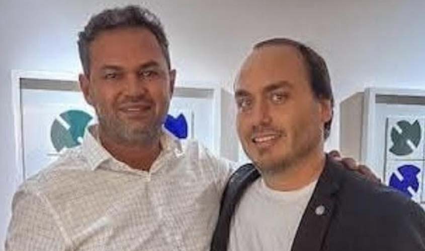 Carlos Bolsonaro desistiu de RO para unir forças a Bruno Scheid ao Senado