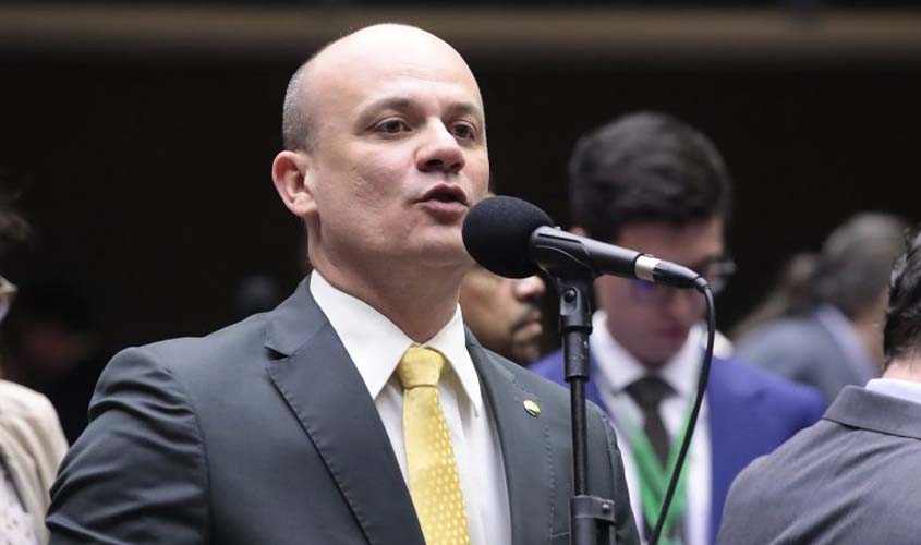 Integralidade e paridade garantidas a policiais e bombeiros