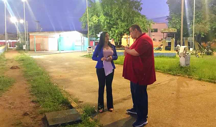 Poliesportivo do Cohab é iluminado após solicitação da vereadora Cristiane Lopes