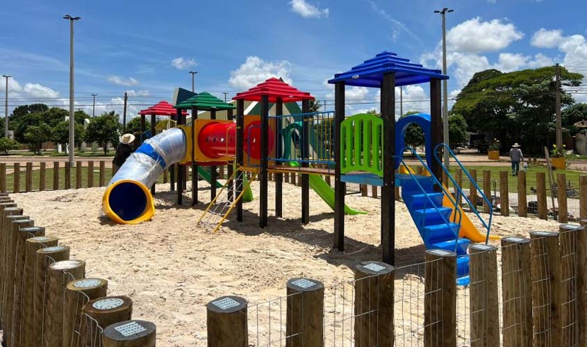 Parques infantis começam a ser instalados por meio do 'Governo na Cidade' do Governo de Rondônia