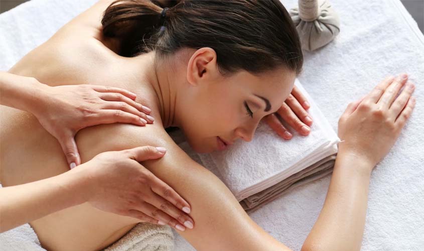 Massagem relaxante pode aliviar dores da fibromialgia