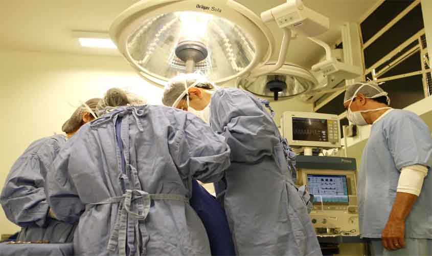 Deputados sugerem ações para novo governo garantir acesso da população à saúde pública