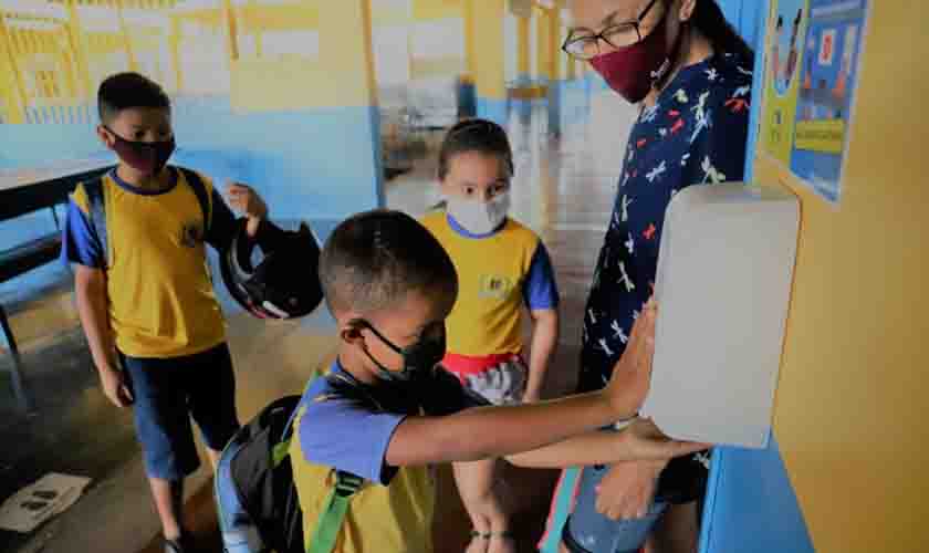Volta às aulas em Porto Velho terá protocolo sanitário rigoroso, mas cobertura vacinal precisa avançar
