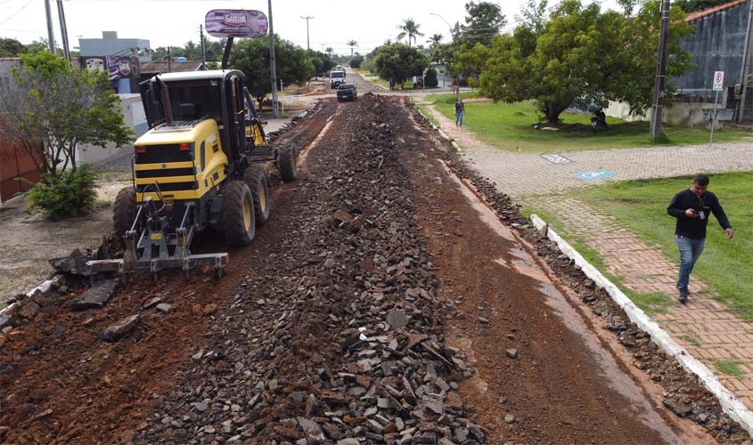 Prefeitura constrói rede de drenagem na avenida 2 de Abril