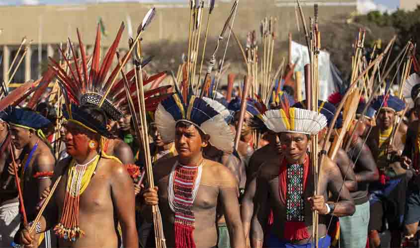 Luta indígena enfrenta marco temporal e tenta 'aldeamento do Estado'