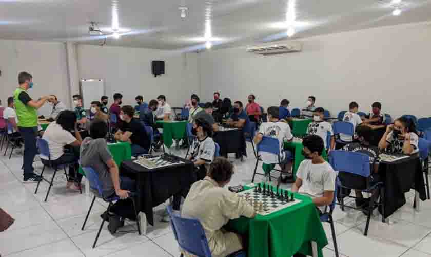 Semes reúne atletas de todo o Estado em competição de xadrez