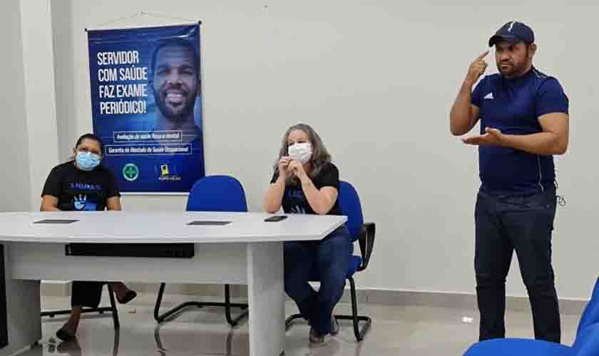 Servidores municipais da saúde recebem certificados de capacitação em Libras